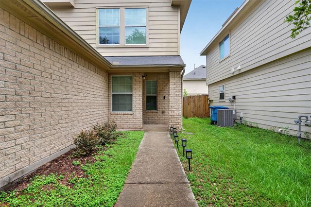 878 Sun Prairie Drive, Houston, TX 77090