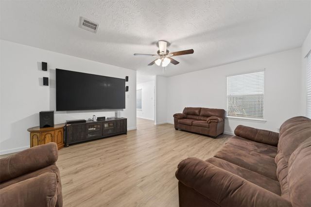 878 Sun Prairie Drive, Houston, TX 77090
