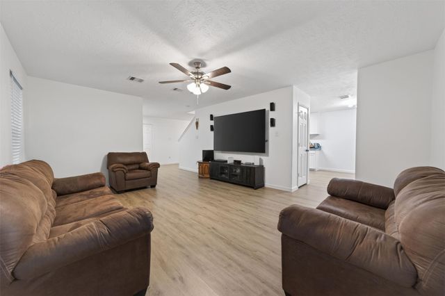 878 Sun Prairie Drive, Houston, TX 77090