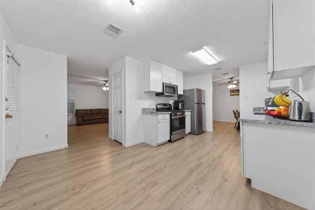 878 Sun Prairie Drive, Houston, TX 77090