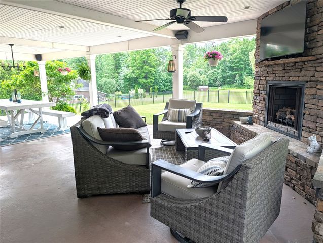 5820 LAKE PLEASANT Road, Erie, PA 16509