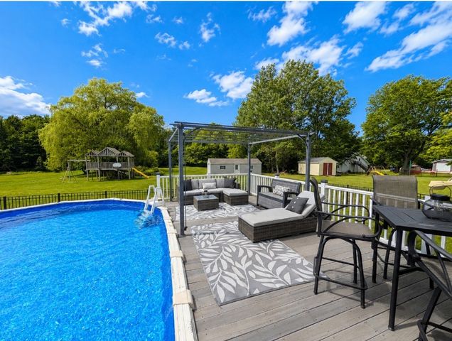 5820 LAKE PLEASANT Road, Erie, PA 16509