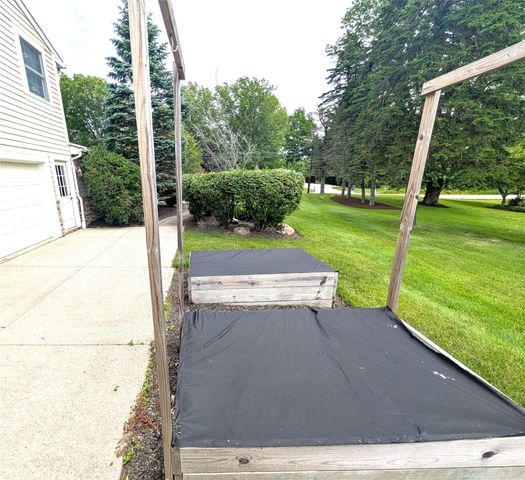 5820 LAKE PLEASANT Road, Erie, PA 16509