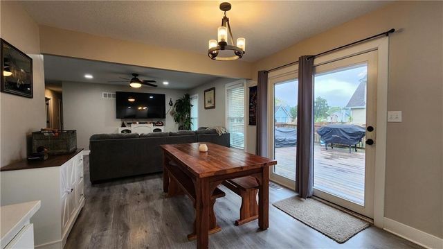 812 Apple Blossom Street, Excelsior Springs, MO 64024