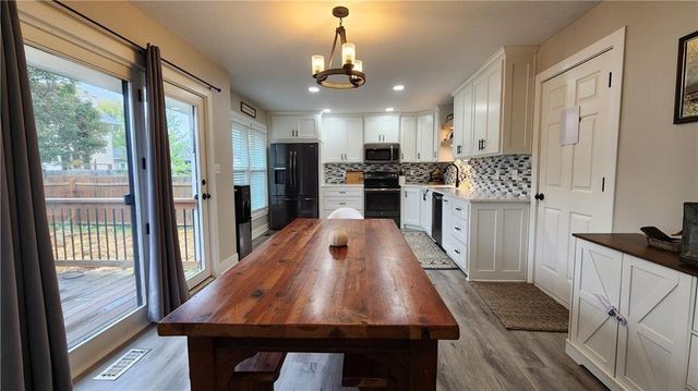 812 Apple Blossom Street, Excelsior Springs, MO 64024