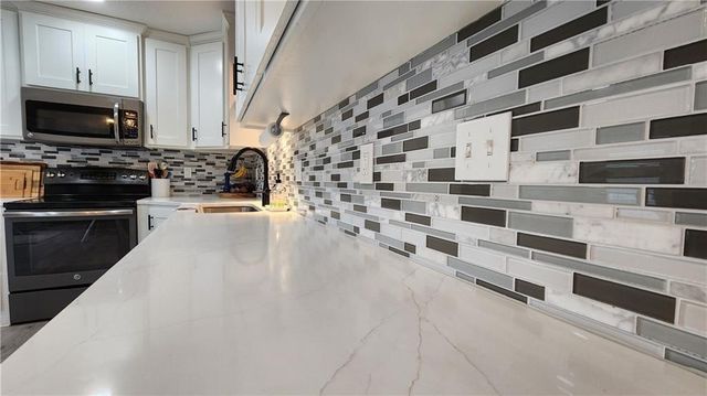 812 Apple Blossom Street, Excelsior Springs, MO 64024