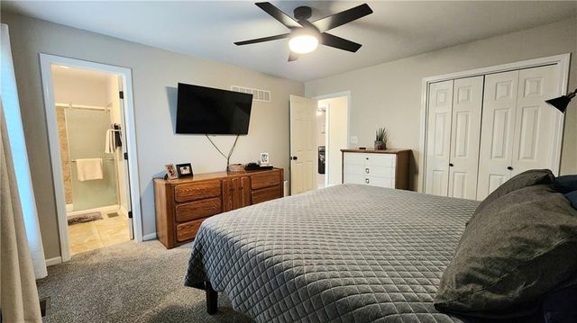 812 Apple Blossom Street, Excelsior Springs, MO 64024