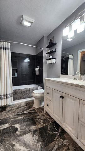 812 Apple Blossom Street, Excelsior Springs, MO 64024