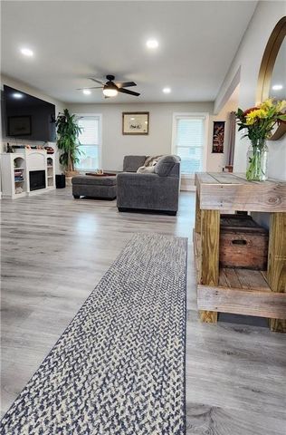 812 Apple Blossom Street, Excelsior Springs, MO 64024