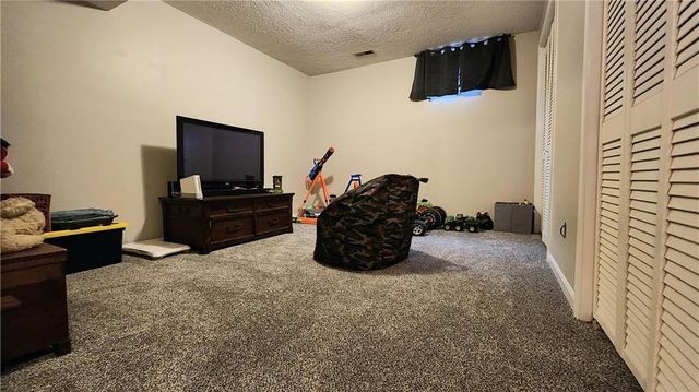 812 Apple Blossom Street, Excelsior Springs, MO 64024