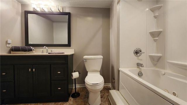 812 Apple Blossom Street, Excelsior Springs, MO 64024