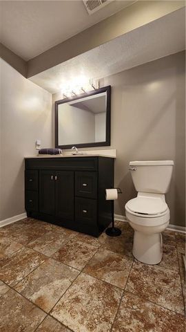 812 Apple Blossom Street, Excelsior Springs, MO 64024