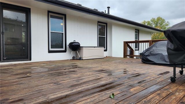 812 Apple Blossom Street, Excelsior Springs, MO 64024