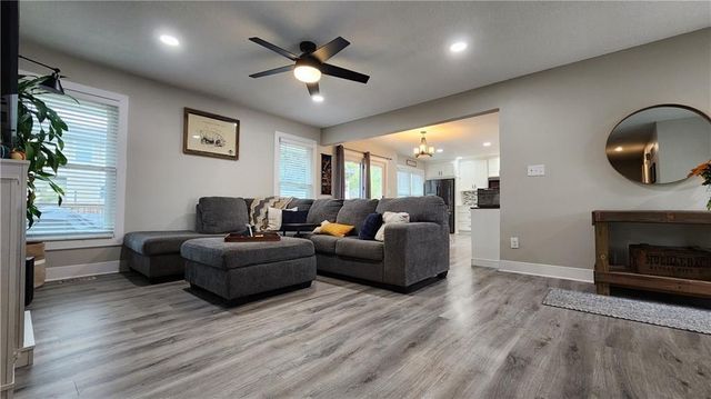 812 Apple Blossom Street, Excelsior Springs, MO 64024