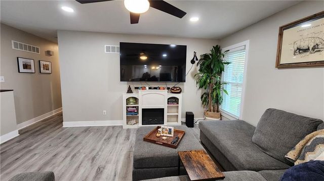 812 Apple Blossom Street, Excelsior Springs, MO 64024