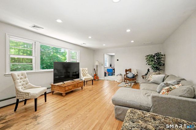32 Arbor Road, Stamford, CT 06903