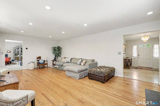 32 Arbor Road, Stamford, CT 06903