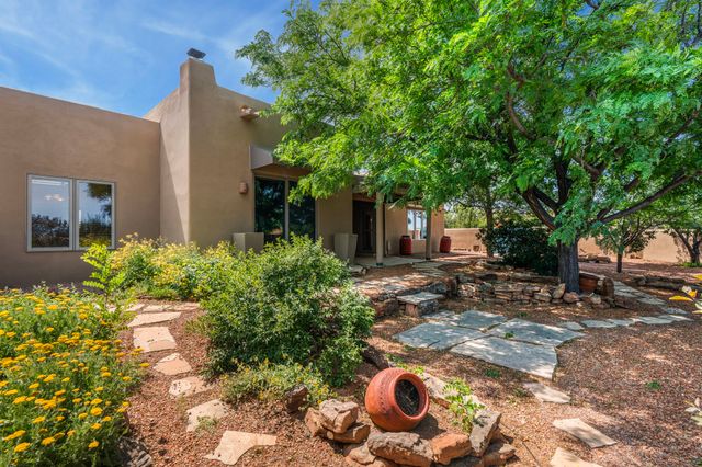 3 Ladera Place, Santa Fe, NM 87508