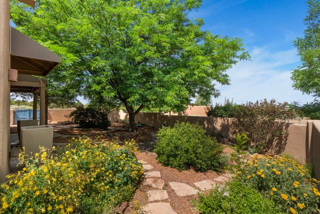 3 Ladera Place, Santa Fe, NM 87508