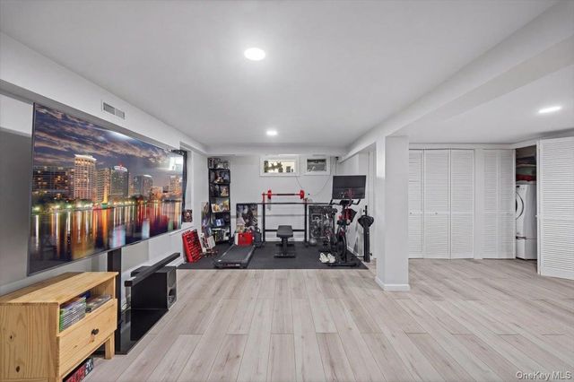 29 Crowell Street, Hempstead, NY 11550