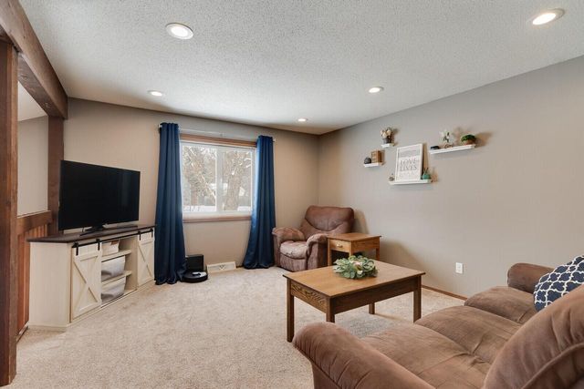 806 Evergreen DRIVE, Holmen, WI 54636