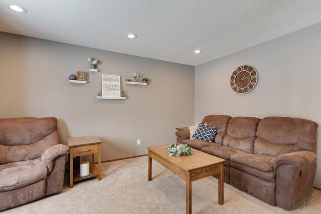 806 Evergreen DRIVE, Holmen, WI 54636