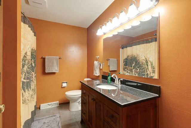 806 Evergreen DRIVE, Holmen, WI 54636