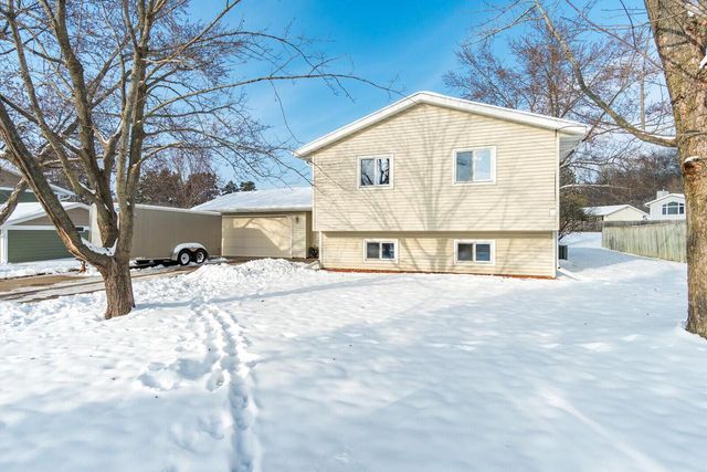 806 Evergreen DRIVE, Holmen, WI 54636
