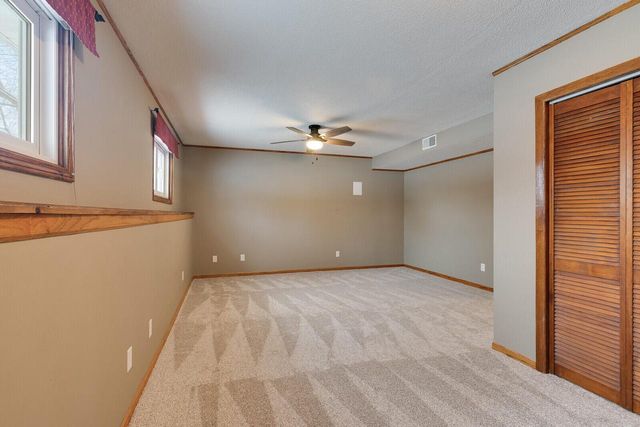 806 Evergreen DRIVE, Holmen, WI 54636