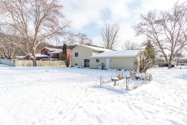 806 Evergreen DRIVE, Holmen, WI 54636