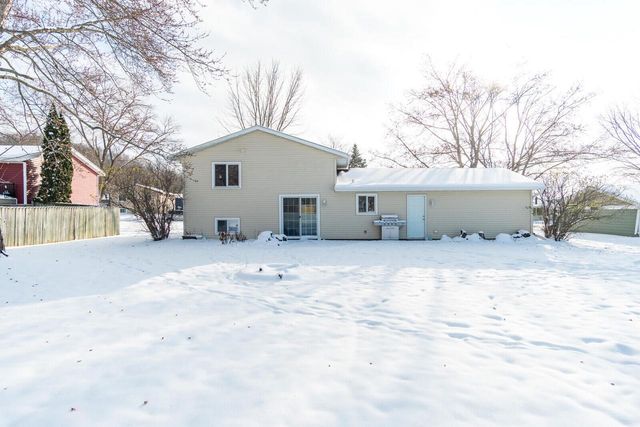 806 Evergreen DRIVE, Holmen, WI 54636