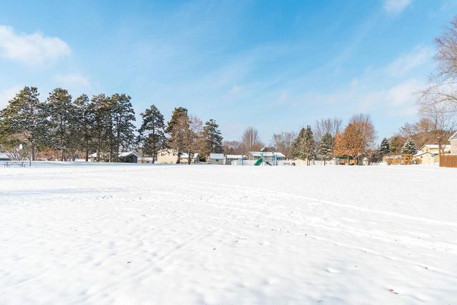 806 Evergreen DRIVE, Holmen, WI 54636