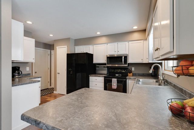 806 Evergreen DRIVE, Holmen, WI 54636