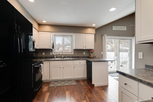 806 Evergreen DRIVE, Holmen, WI 54636