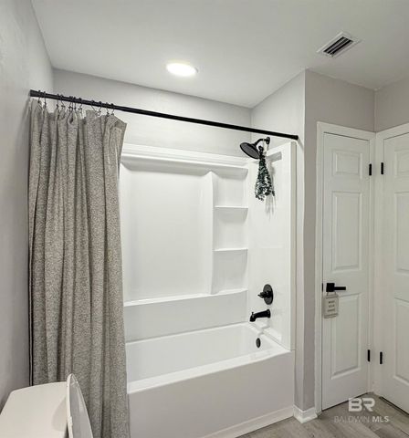 135 Lake Shore Drive, Daphne, AL 36526