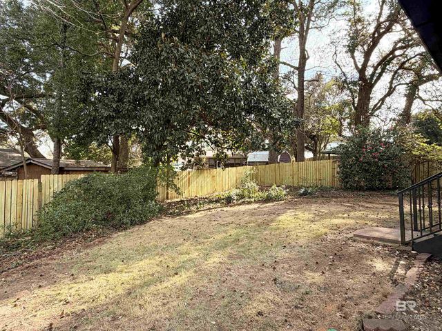 135 Lake Shore Drive, Daphne, AL 36526