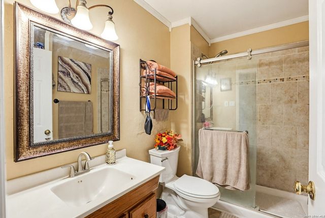 3410 Autumn Ln, Kirby, TX 78219