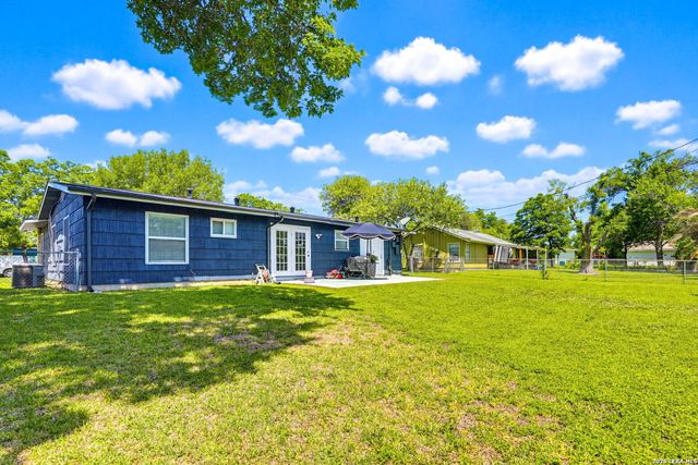 3410 Autumn Ln, Kirby, TX 78219