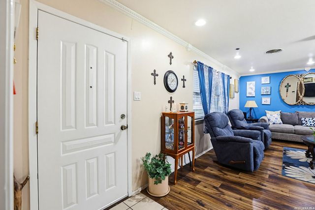 3410 Autumn Ln, Kirby, TX 78219