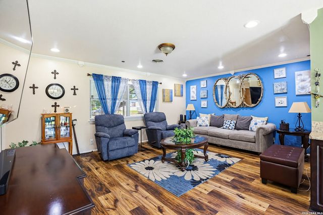 3410 Autumn Ln, Kirby, TX 78219