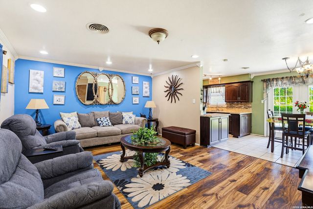 3410 Autumn Ln, Kirby, TX 78219