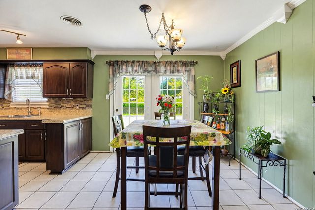3410 Autumn Ln, Kirby, TX 78219