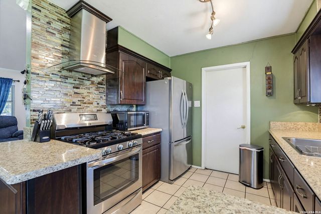 3410 Autumn Ln, Kirby, TX 78219