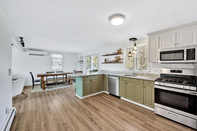 121 Pinecrest Beach Dr, Falmouth, MA 02536