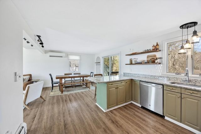 121 Pinecrest Beach Dr, Falmouth, MA 02536