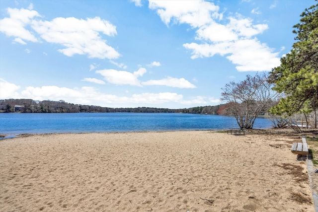 121 Pinecrest Beach Dr, Falmouth, MA 02536