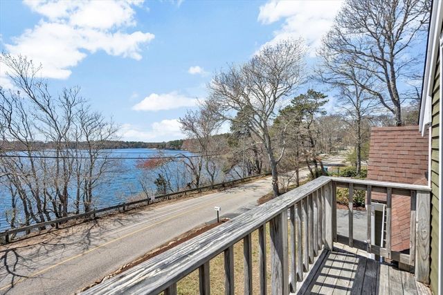 121 Pinecrest Beach Dr, Falmouth, MA 02536