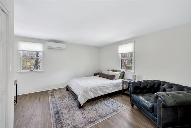 121 Pinecrest Beach Dr, Falmouth, MA 02536