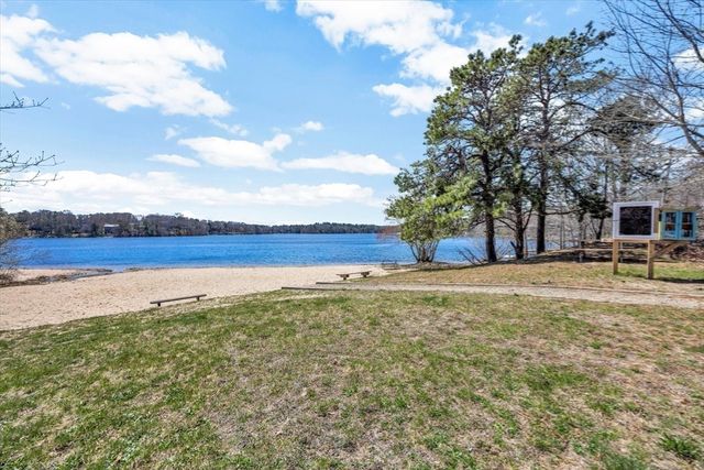 121 Pinecrest Beach Dr, Falmouth, MA 02536
