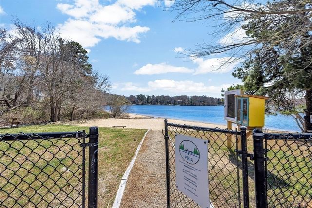 121 Pinecrest Beach Dr, Falmouth, MA 02536